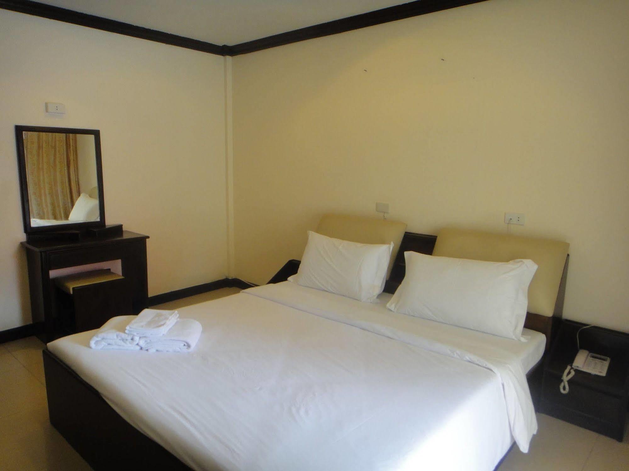 Safe House Hostel Patong ภายนอก รูปภาพ